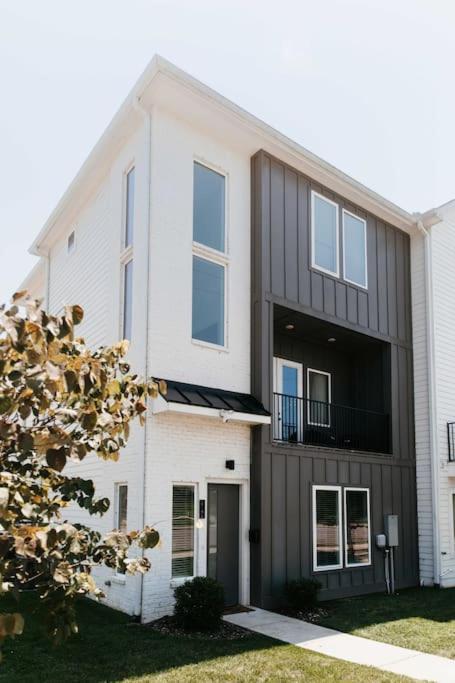 Balcony~Gated Community~Luxury~Nashville Exterior photo